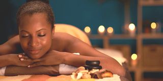 satmag0204womanatspa