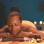 satmag0204womanatspa