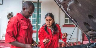 BDFEMALEMECHANICj
