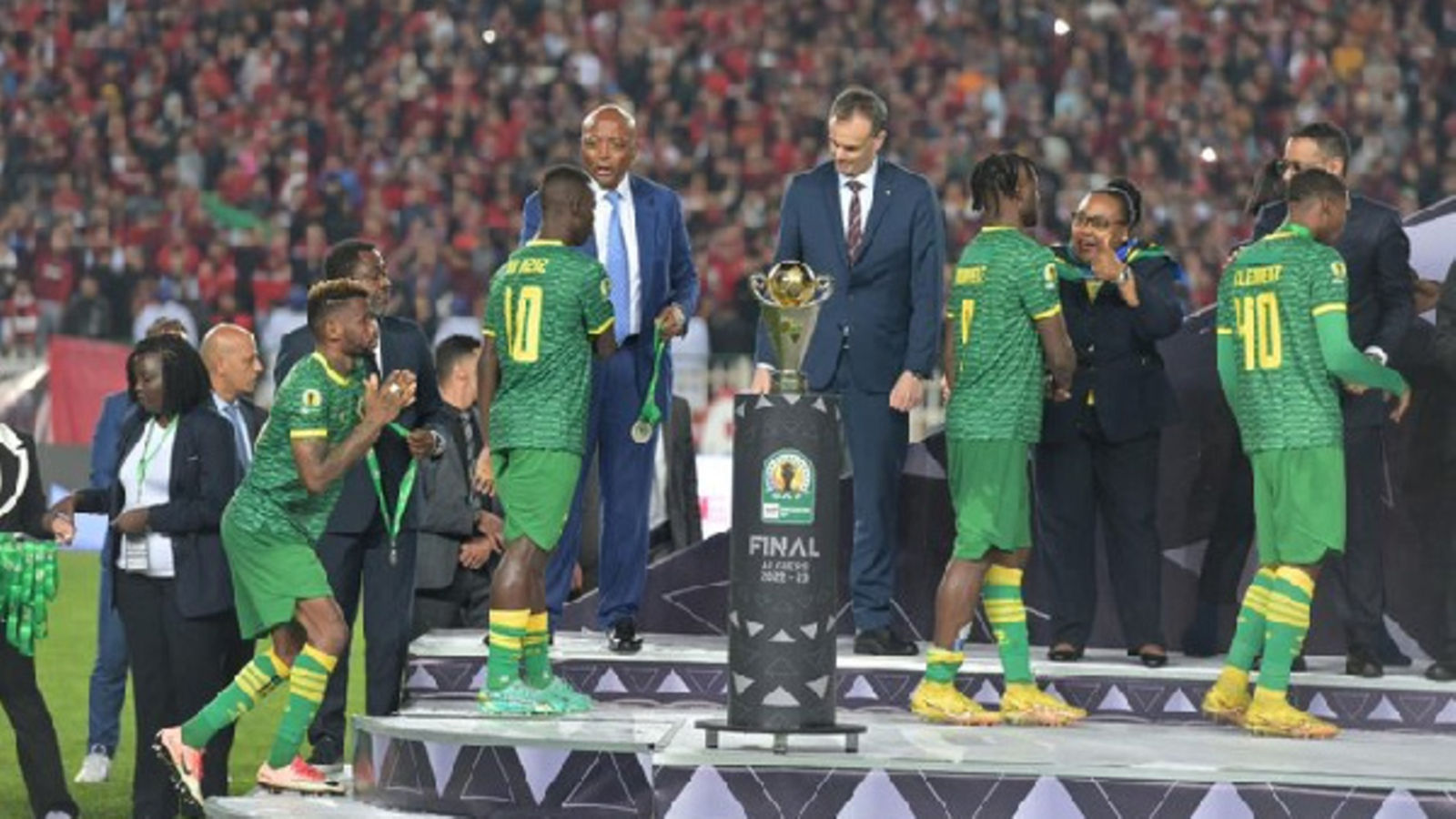 Snow White mitti porno tomonidan becerdin oladi