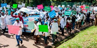 DNDOCTORSSTRIKE0804c