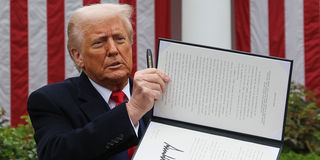 2025-04-02T211920Z_1103651257_RC2RPDAKVD65_RTRMADP_3_USA-TRUMP-TARIFFS