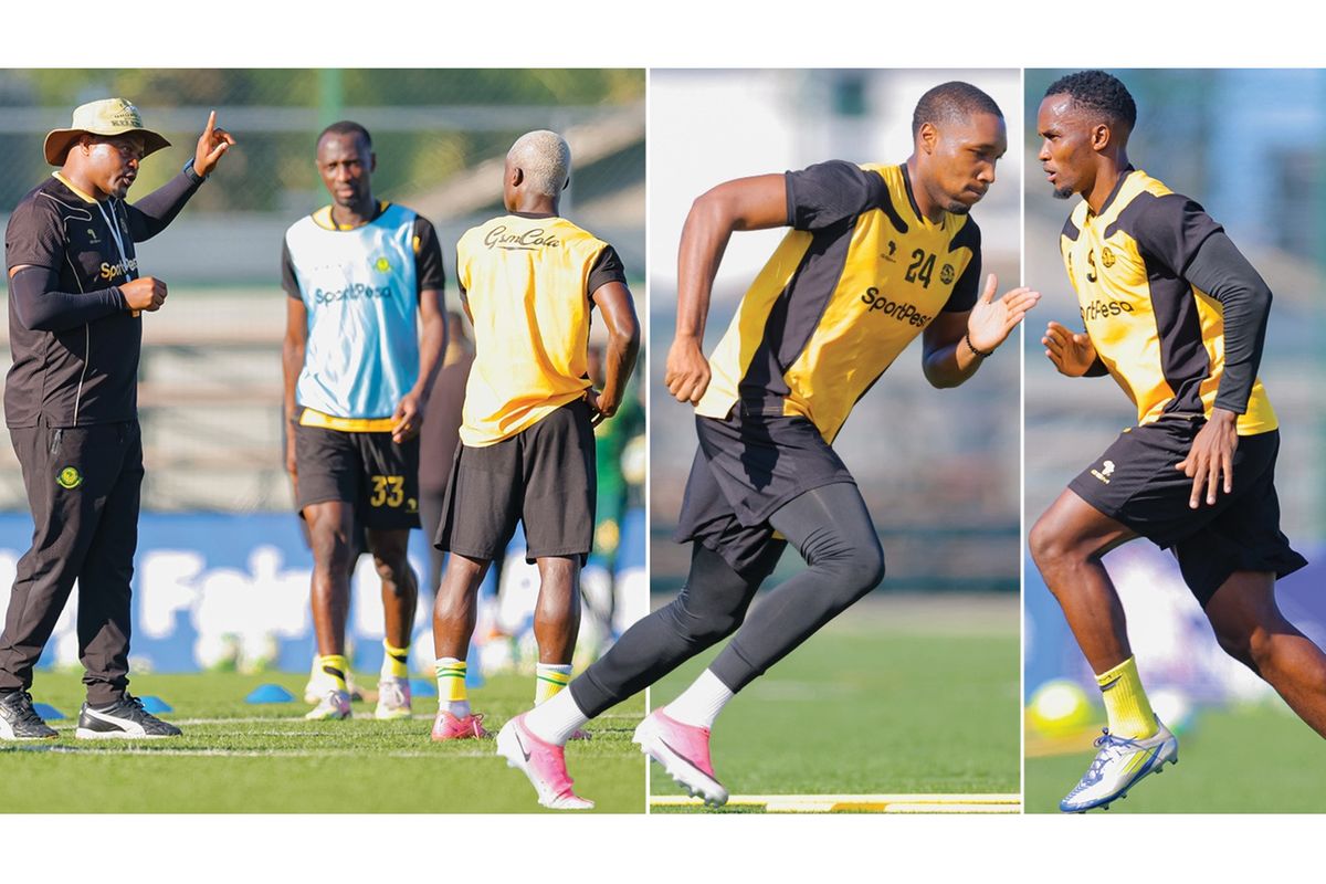 Kocha Manqoba Mngqithi wa Yanga SC akizungumza